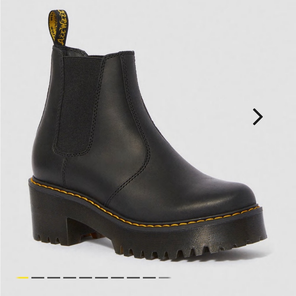 Doc Martens Rometty Wyoming Leather Platform Chelsea Boots - size 6
